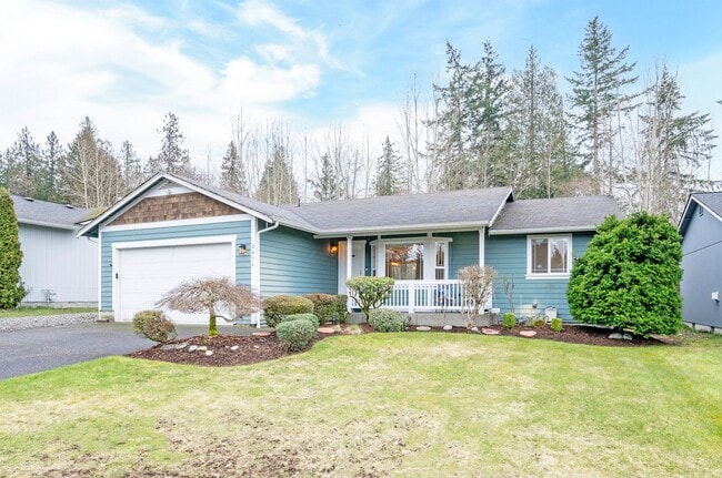 Photo - Spacious 3-Bedroom Home with Deck & Fenced Yard