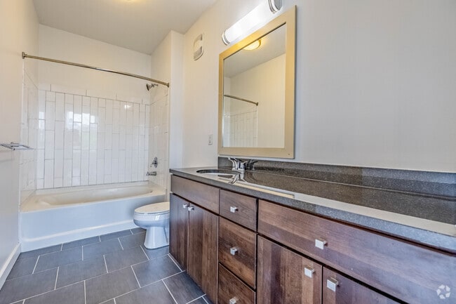 1BR, 1BA - 694SF - Primary Bathroom