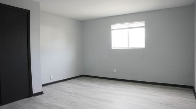 Photo - 66 Notre Dame Ave