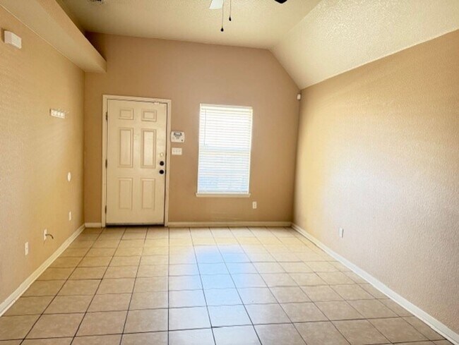 Photo - 3606 Littleleaf Dr Unit B