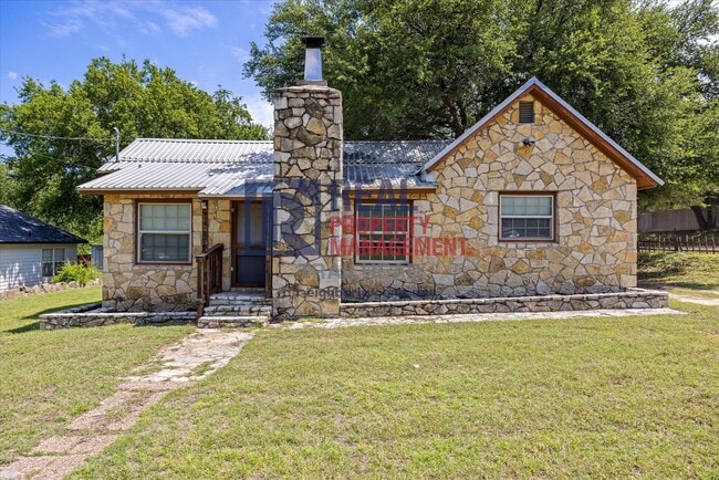 Building Photo - Charming Rock Home on Oversized Lot in Glen Rose