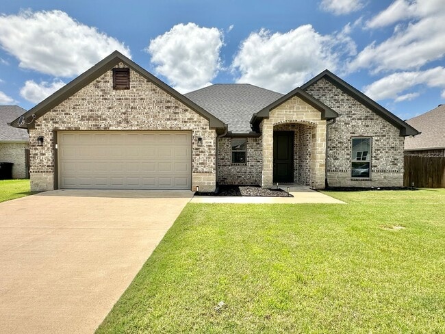 Available Now! Beautiful Home in Lindsey C... - Available Now! Beautiful Home in Lindsey C...