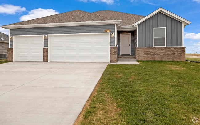 Building Photo - Beautiful 3 Bedroom Home with a fully fenc...
