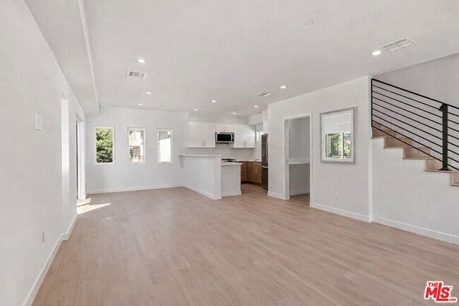 Photo - 2115 Beachwood Terrace