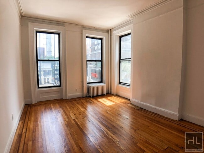 Building Photo - E 88 St