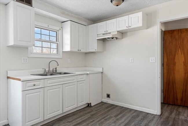 Photo - 111 S Elder Ln