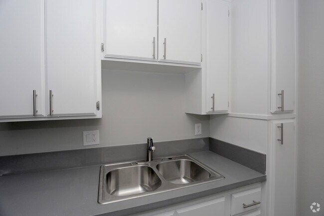 1BR, 1BA - 500 SF - The Marq Apartments