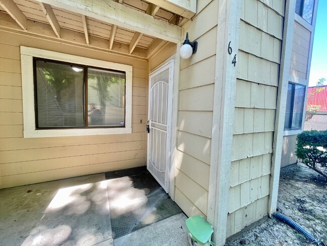 Building Photo - 1645 Pyrenees Ave