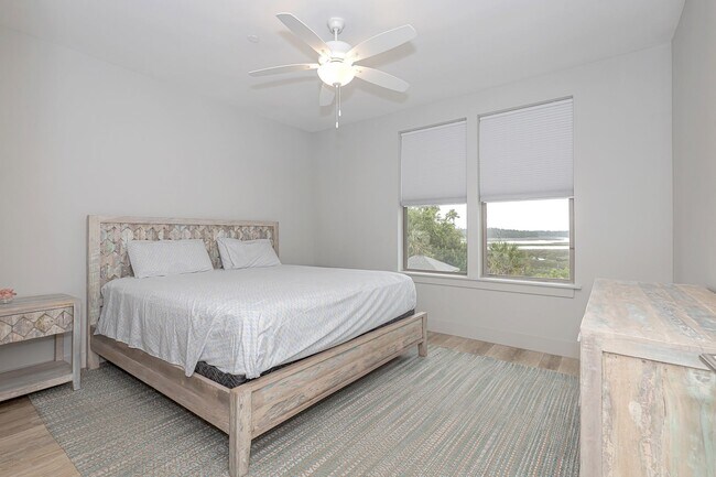 Photo - Fully furnished luxurious waterfront condo at The Inlet!