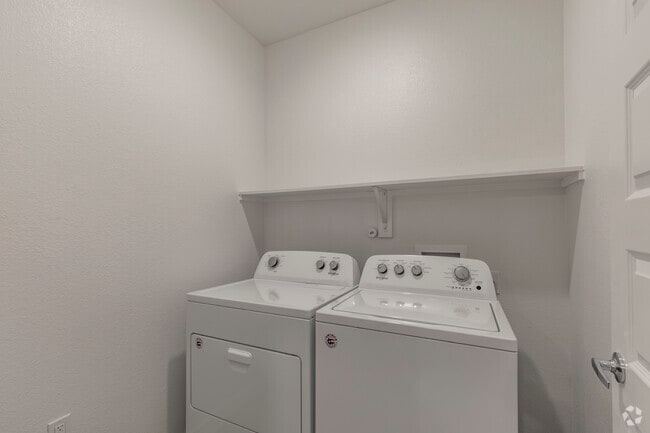 2BR, 2BA - 1,140 SF
