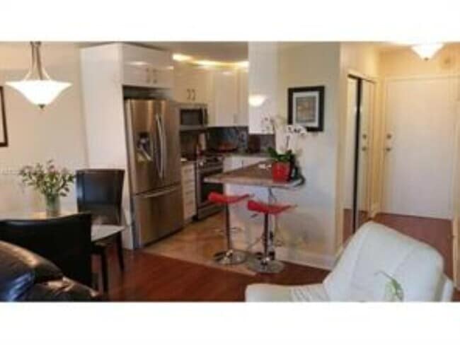 Building Photo - 900 NE 18th Ave Unit 505 Rental