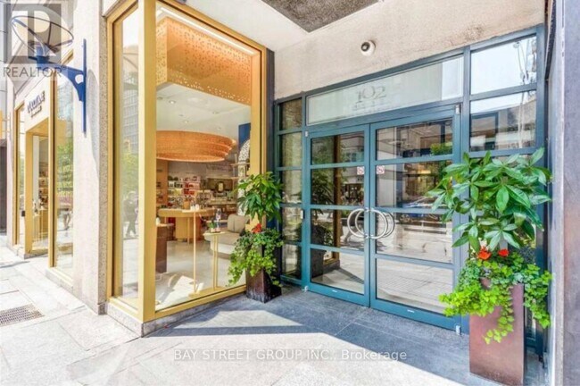 Photo - 102 Bloor St W Unité 1001