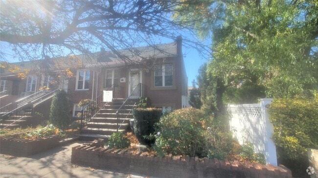 Building Photo - 65-06-65-75 75th Pl Unit 2fl Rental