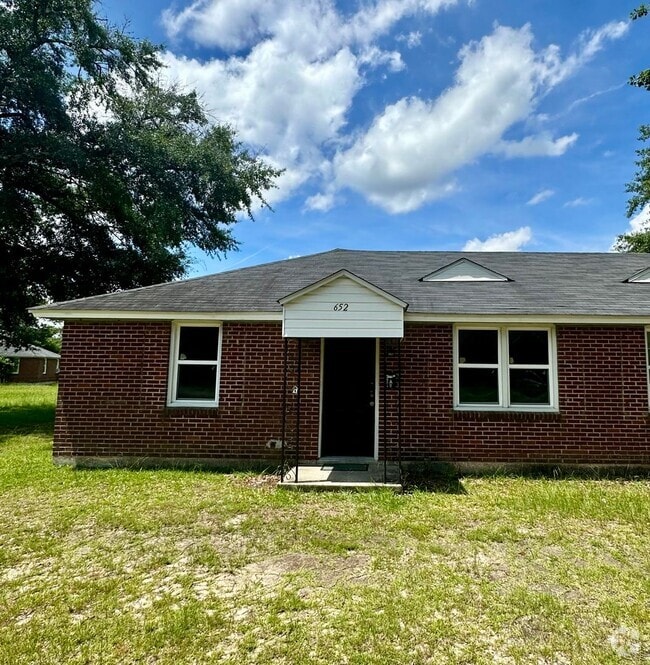 Building Photo - 652 Miller Rd Unit 652 A Rental