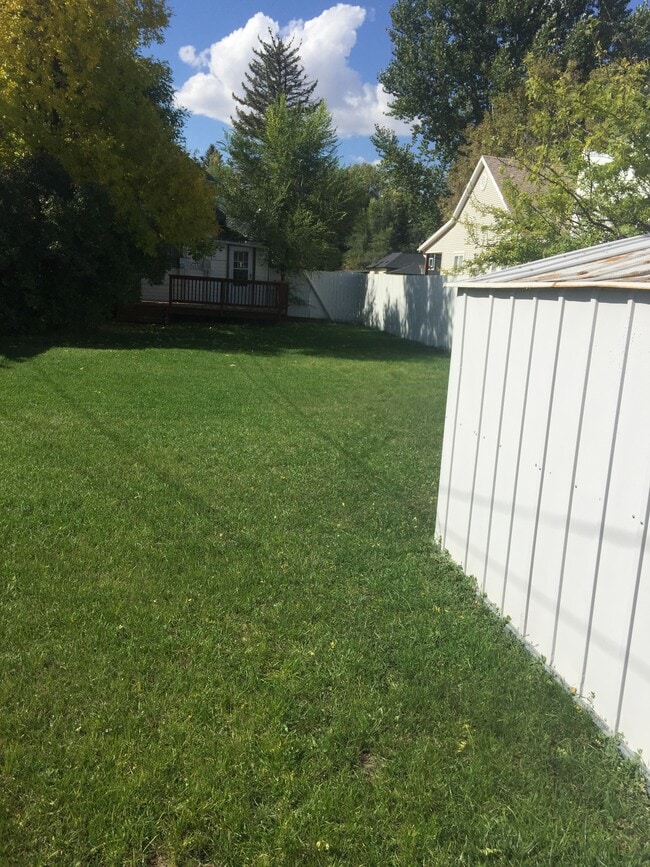 Photo - 645 Gladstone St