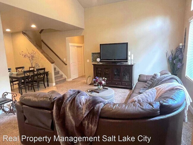 Photo - BEAUIFUL HOME!!!