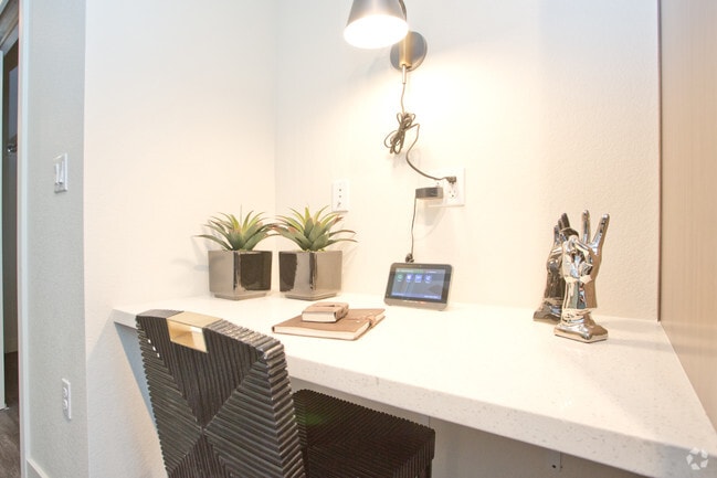 1BR, 1BA - Coronado - 590 SF