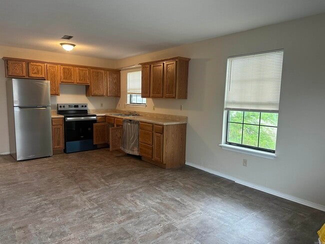 Photo - 800 E Bridges Ave