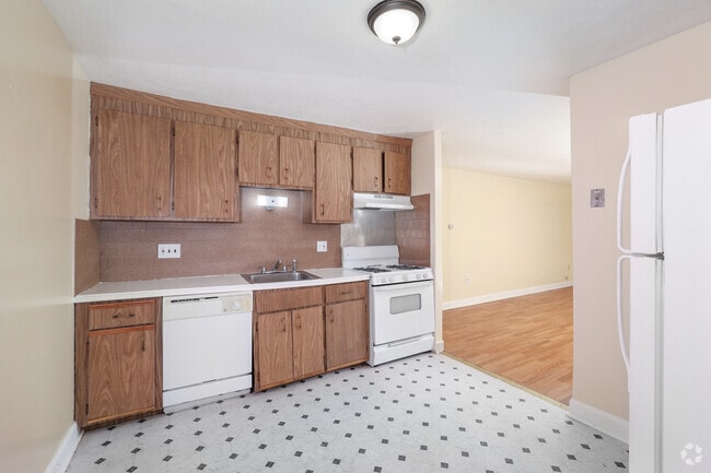 2BR, 1BA - 875SF - Kitchen - 20 Park St