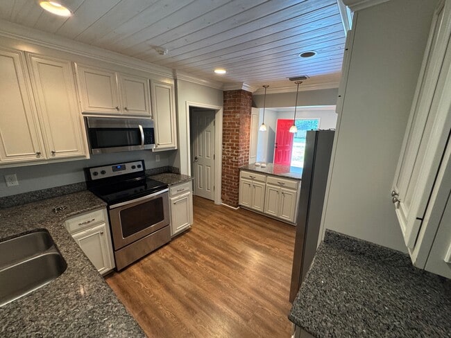 Chef Kitchen - 306 W College St Unit A