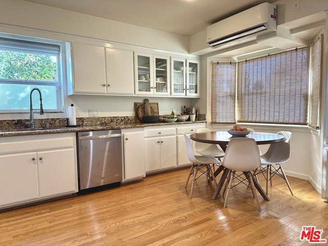 Photo - 1107 S Bundy Dr