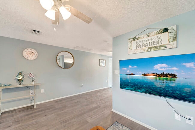 Photo - 656 Southland Rd