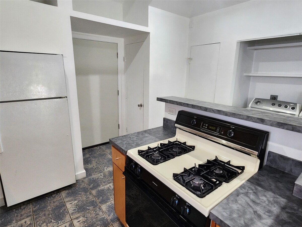 Photo - 617 E 12th 1/2 St