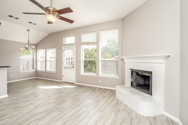 Photo - 2504 Castle Ridge Dr