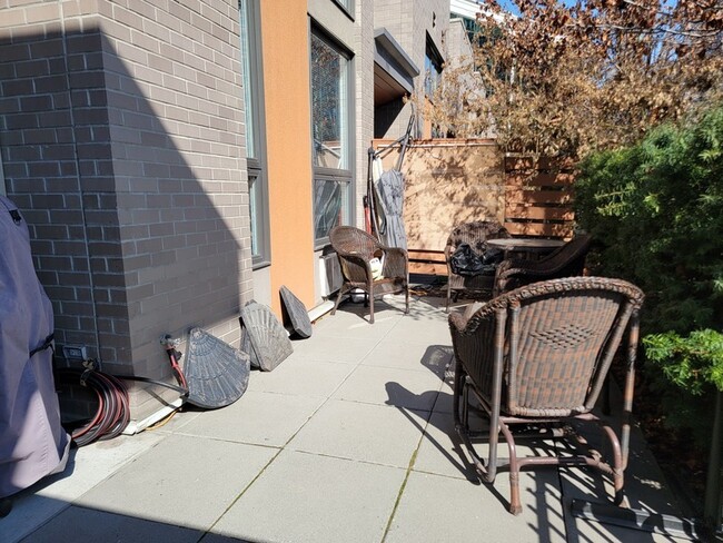 Photo - 1550 Dickson Ave