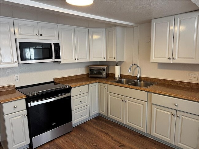 Photo - 102 Laureti Ln