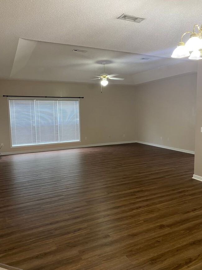 Photo - 115 Woodmere Dr Unit 1