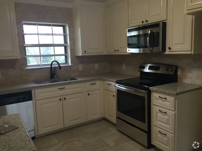 Building Photo - 3/2/2 on 3 ac SHISD REDUCED Rental