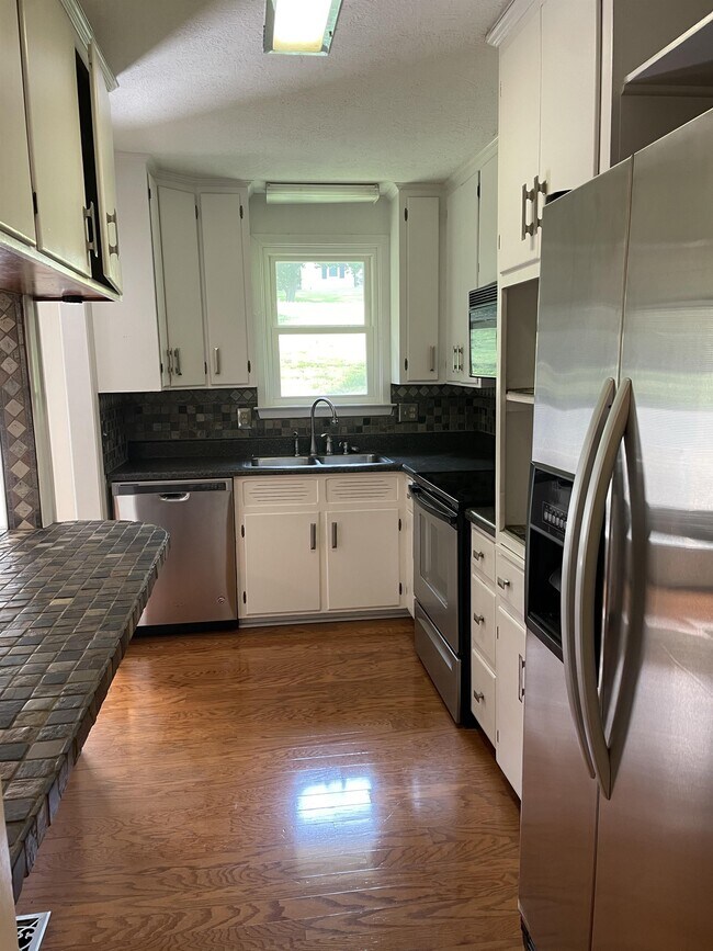 Photo - 225 Darnell Ln