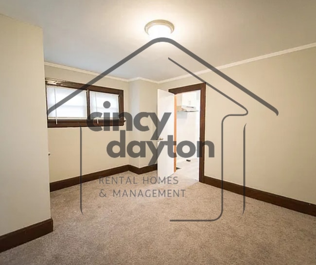 Photo - 3925 E 3rd St