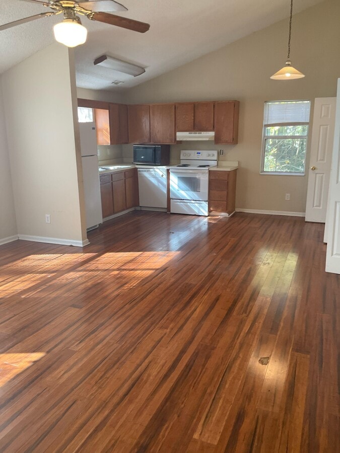 Photo - 225 American Dr