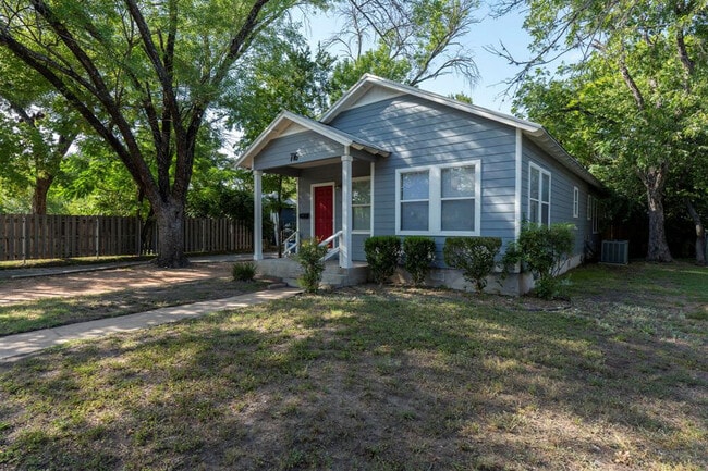 Photo - 716 W 35th St