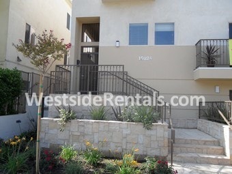 Building Photo - 15024 Magnolia Blvd