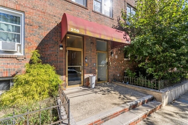 Photo - 250 Clendenny Ave Unit 4