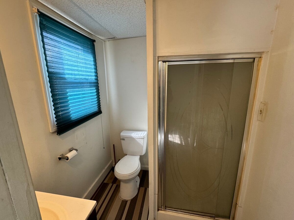 Photo - Second-Floor Studio - Weekly Rent