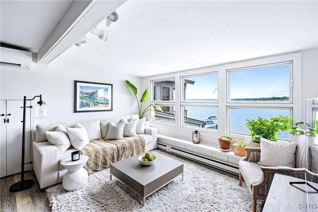 Photo - 38 E Genesee St