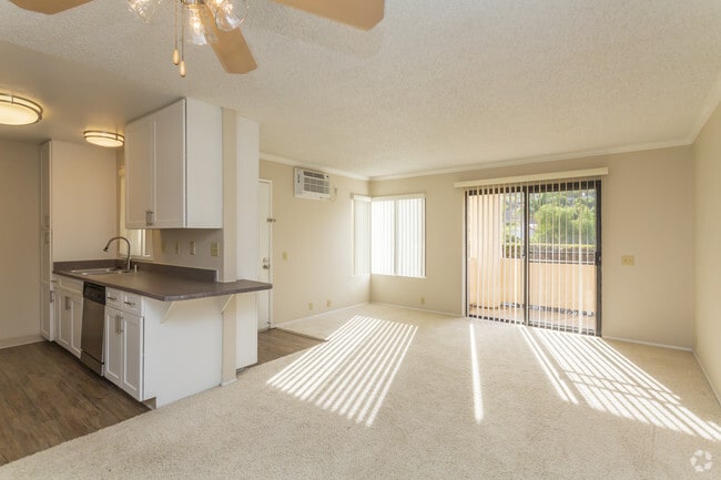 2 BR, 2 BA - 884 SF