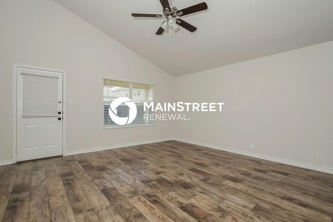 Photo - 4 Bedroom Pet-Friendly Home in SAINT HEDWIG, TX with Main Street Renewal