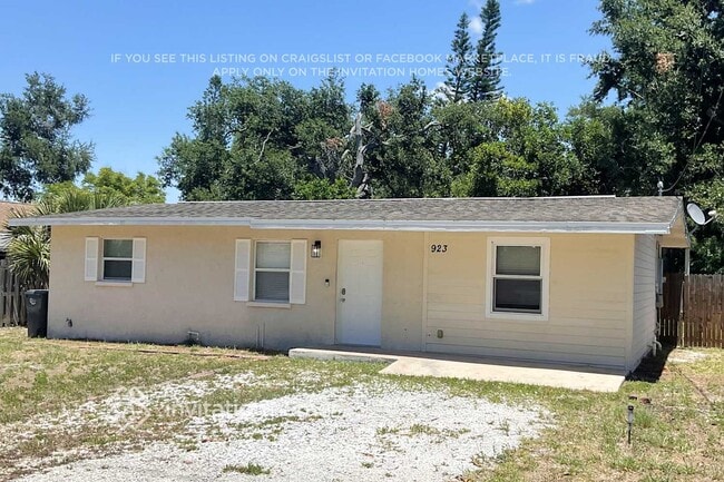 Building Photo - 923 38th St W
