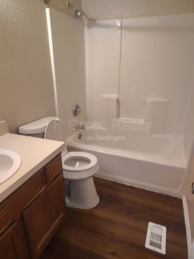 Building Photo - 5947 Shadydell Dr