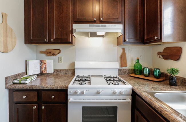1BR, 1BA - 613 SF