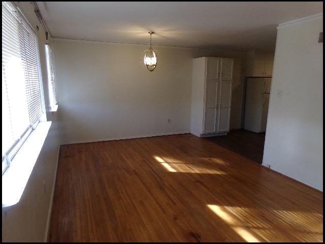 Photo - 408 Pickwick Ln