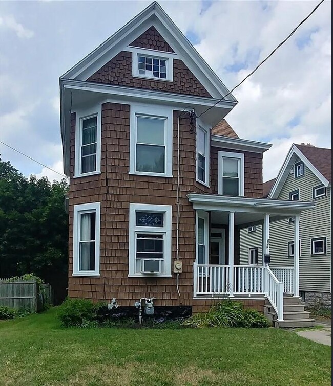Photo - 406 Laforte Ave