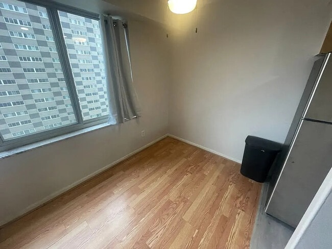 Building Photo - 12520 Edgewater Dr Unit 802 Rental