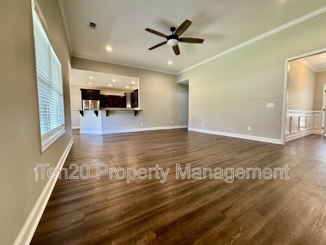 Photo - 488 Lee Road 288