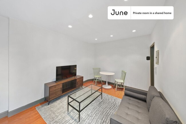 Room in Shared 2 bed/1 bath home in East Harlem